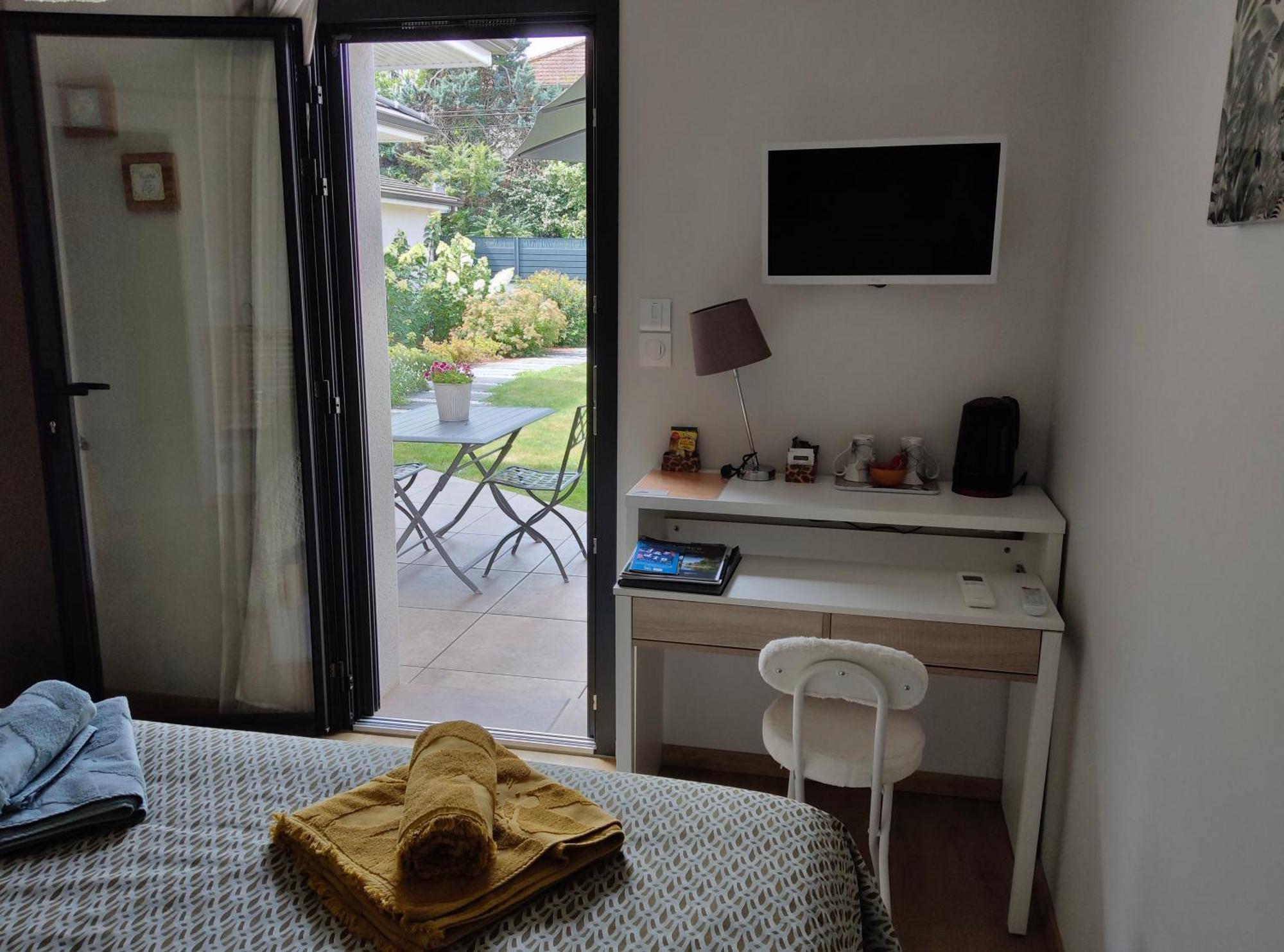 Du Cote De Chez Paule, Chambre Avec Entree Independante Et Salle D'Eau Privative Séméac Eksteriør bilde
